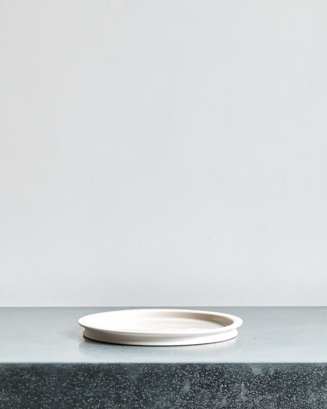 Serax x Kelly Wearstler - Alabaster dinner plate - Dune
