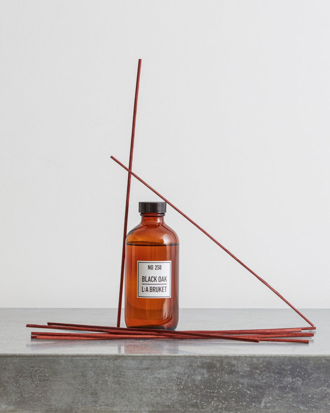 L:A Bruket - stick diffuser - N°258 Black oak