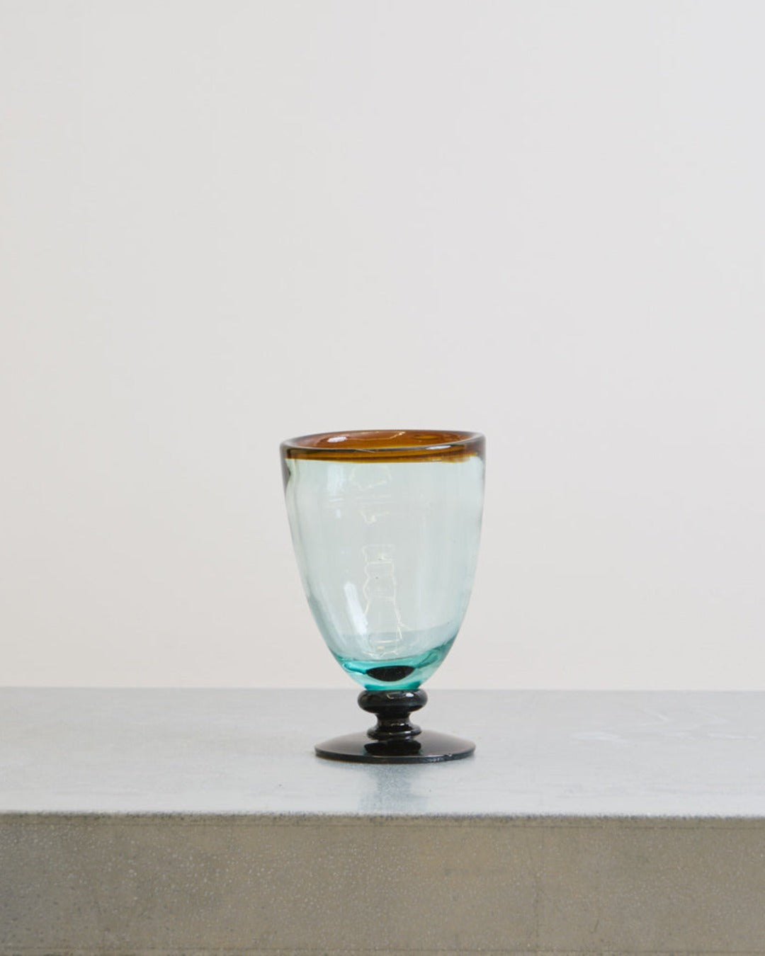 Indigena - Clear stemmed glass with amber line