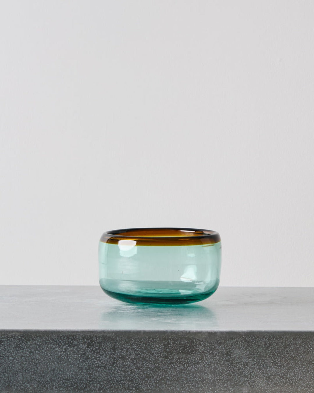 Indigena - Transparent bowl with amber line