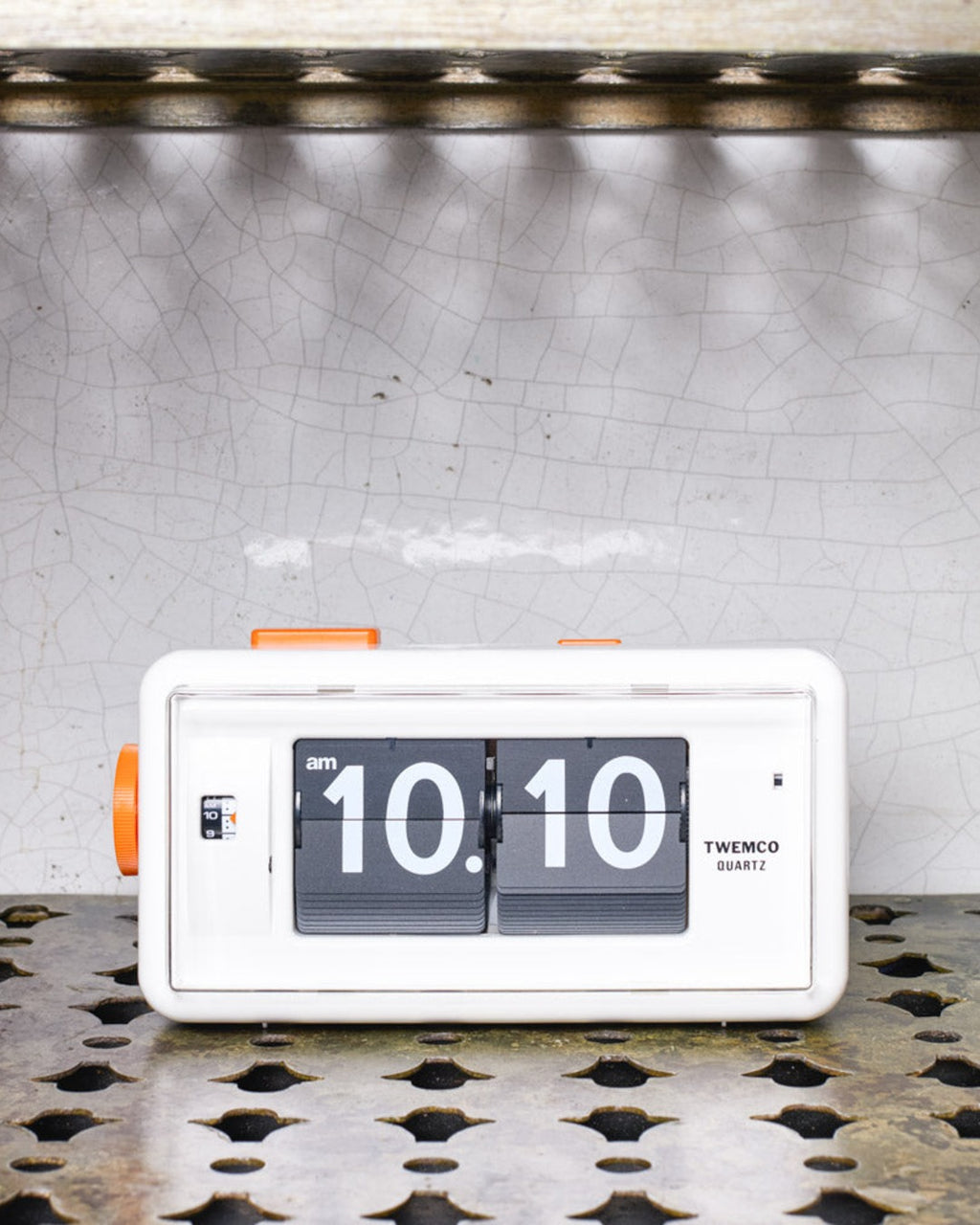 Twemco - Horloge Al 30 - Blanc & Orange