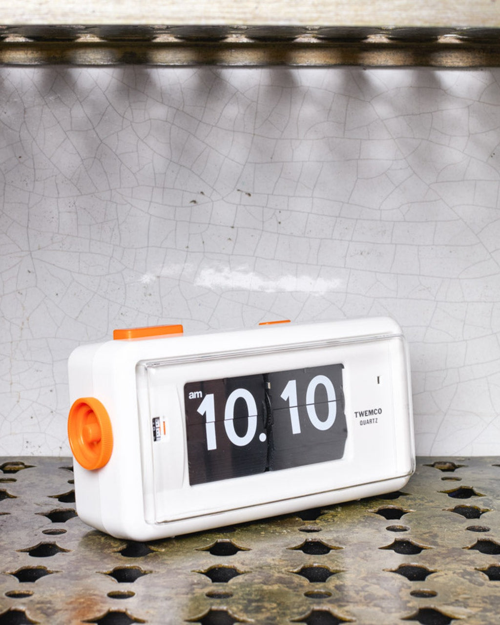 Twemco - Horloge Al 30 - Blanc & Orange