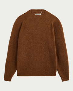 Pull Homecore en maille d'alpaga marron coffee à col rond, disponible chez Merci Paris