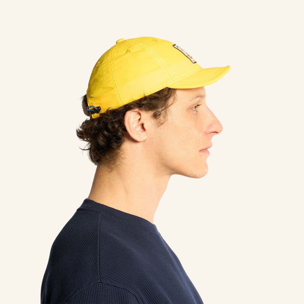 Au Vieux Campeur - Congés Payés - Raymond Cap - Yellow