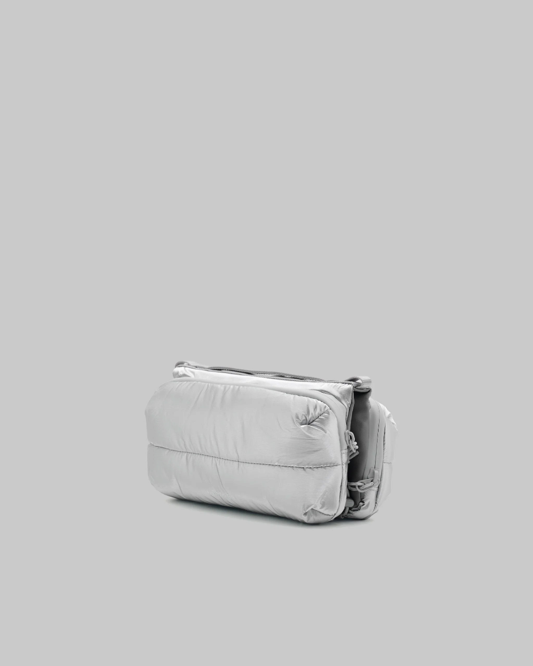 Sac bandoulière Merci Paris Topologie Bottle Sacoche Medium gris en tissu matelassé déperlant pour bouteille
