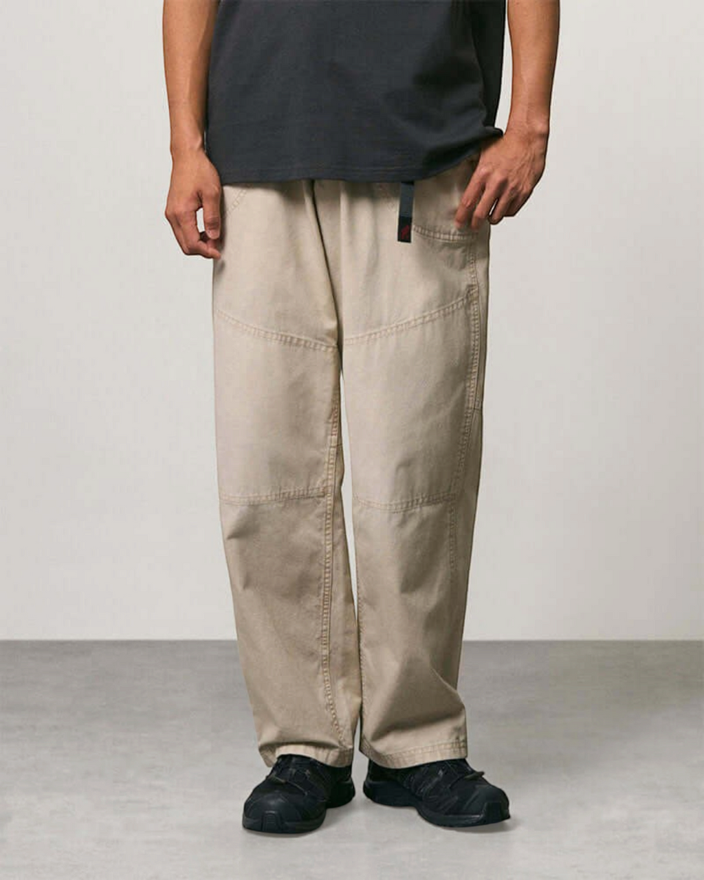 Pantalon Merci Paris Gramicci en toile de coton et chanvre écru avec genoux renforcés et ceinture intégrée