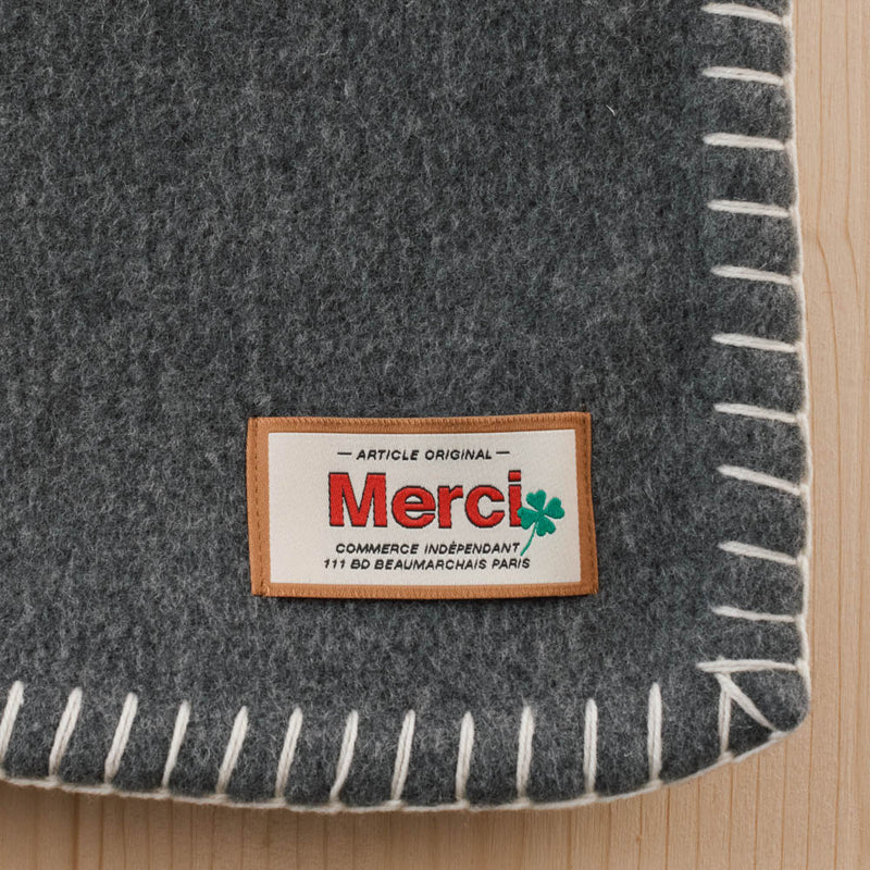 Couverture Merci - Gris