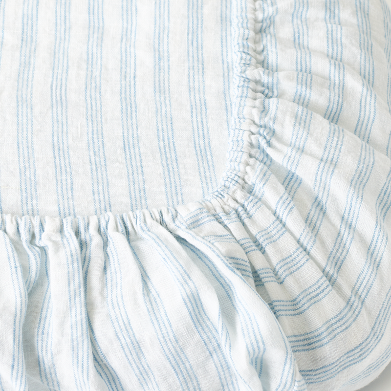 Drap-housse en lin lavé - Rayures Pinceau Bleu Primaire