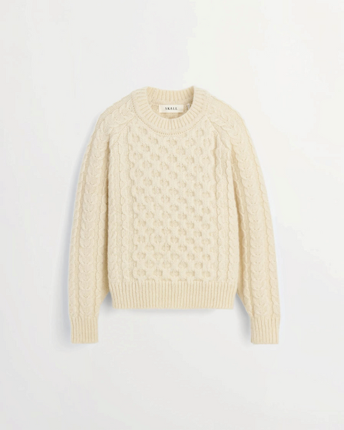 Pull Lennox blanc en laine à maille torsadée de la marque Merci Paris, avec manches raglan et col rond.