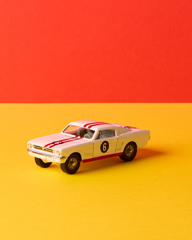 Corgi - Voiture Ford Mustang N°325