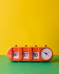 Karlsson - Réveil Rétro Tube Calendar Flip - Orange