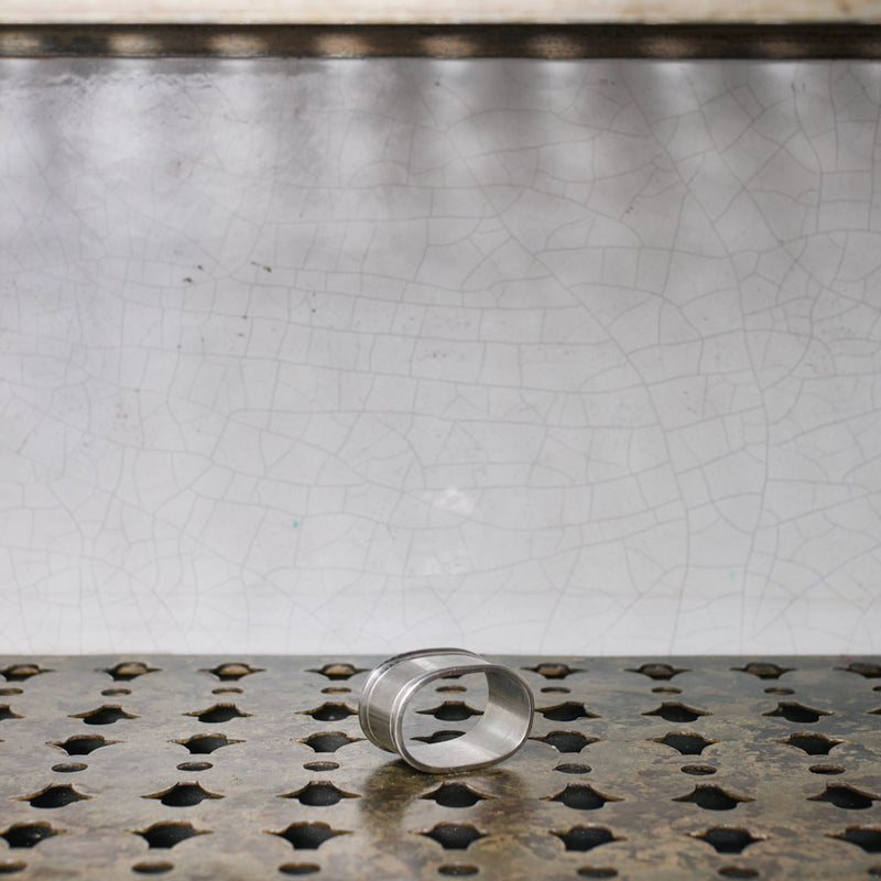 Rond de serviette oval en étain - Cosi Tabellini