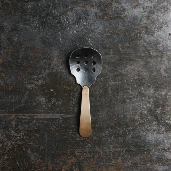 Petite cuillère de service perforée - Mitsuhiro Konishi