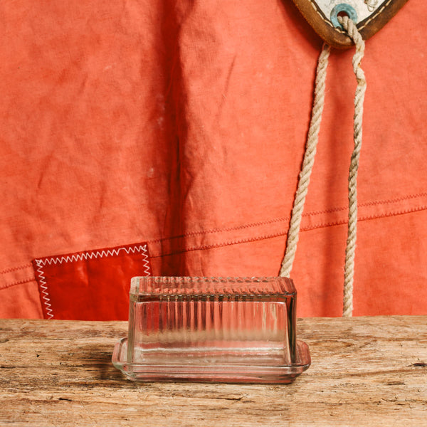 Beurrier en verre moulé