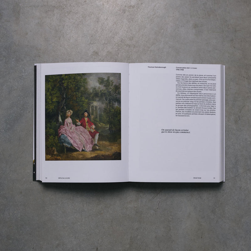 Livre - Defilé au Louvre