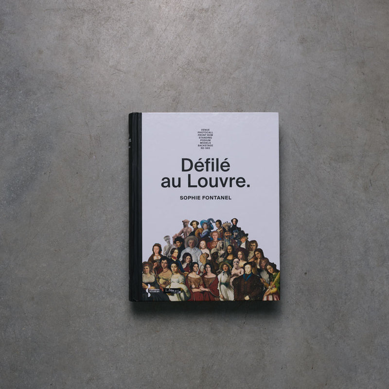 Livre - Defilé au Louvre