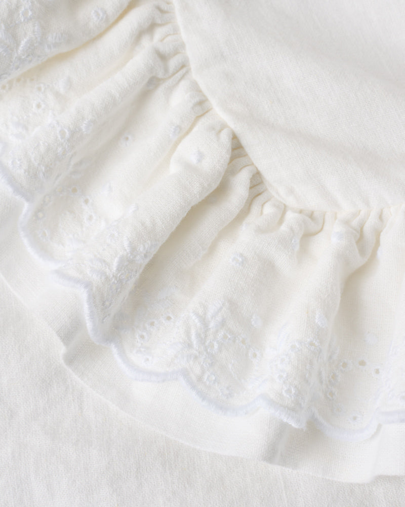 Merci - Embroidered linen tablecloth - 02 Eyelet