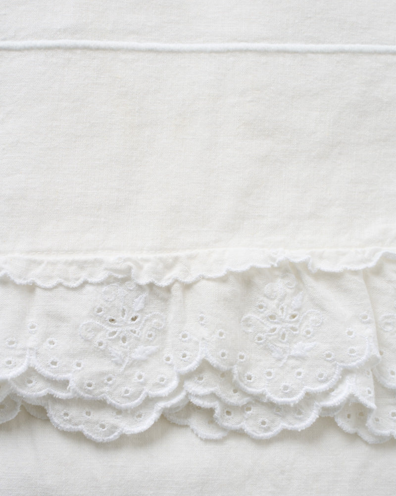 Merci - Embroidered linen tablecloth - 03 Openwork