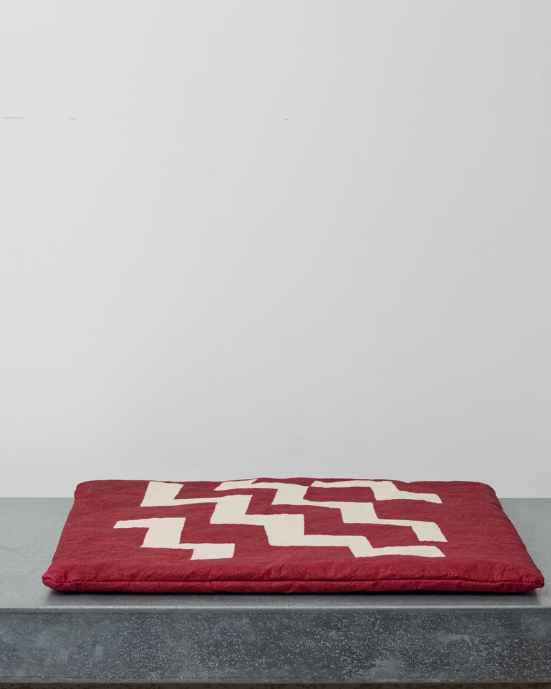 Fennica - Coussin Zabuton Zigzag - Rouge