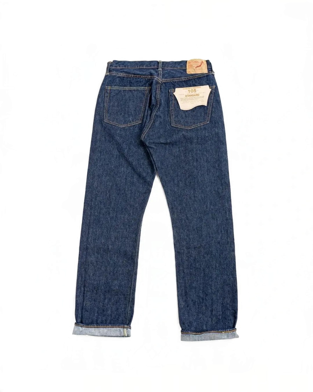 Vue arrière du jean OrSlow 105 Standard Selvedge en denim indigo brut avec étiquette en cuir et coupe droite classique