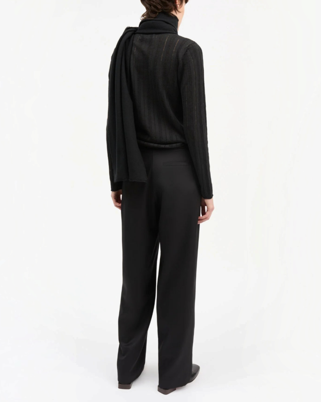 Vue arrière du pantalon Painter noir Skall Studio chez Merci Paris, coupe large en laine avec taille semi-haute.
