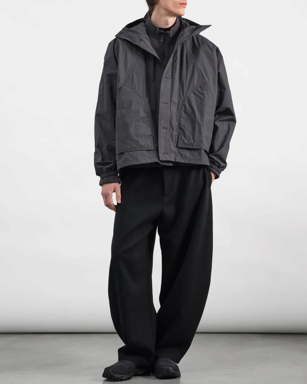 Veste Merci Paris YMC Bonehead grise à capuche en tissu technique déperlant avec poches plaquées et coupe oversize