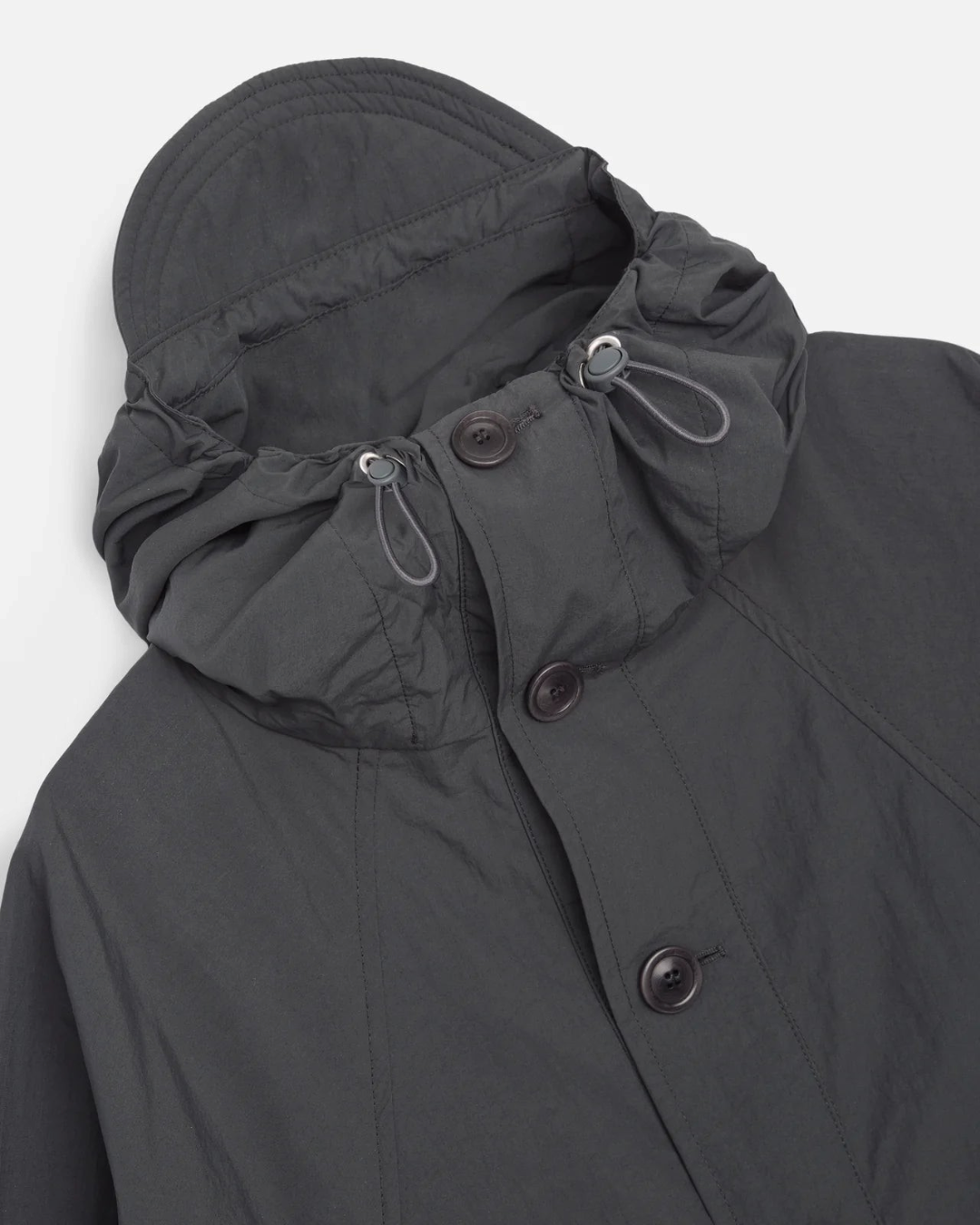 Veste à capuche Merci Paris YMC Bonehead grise en tissu technique déperlant avec boutons en corozo et cordons