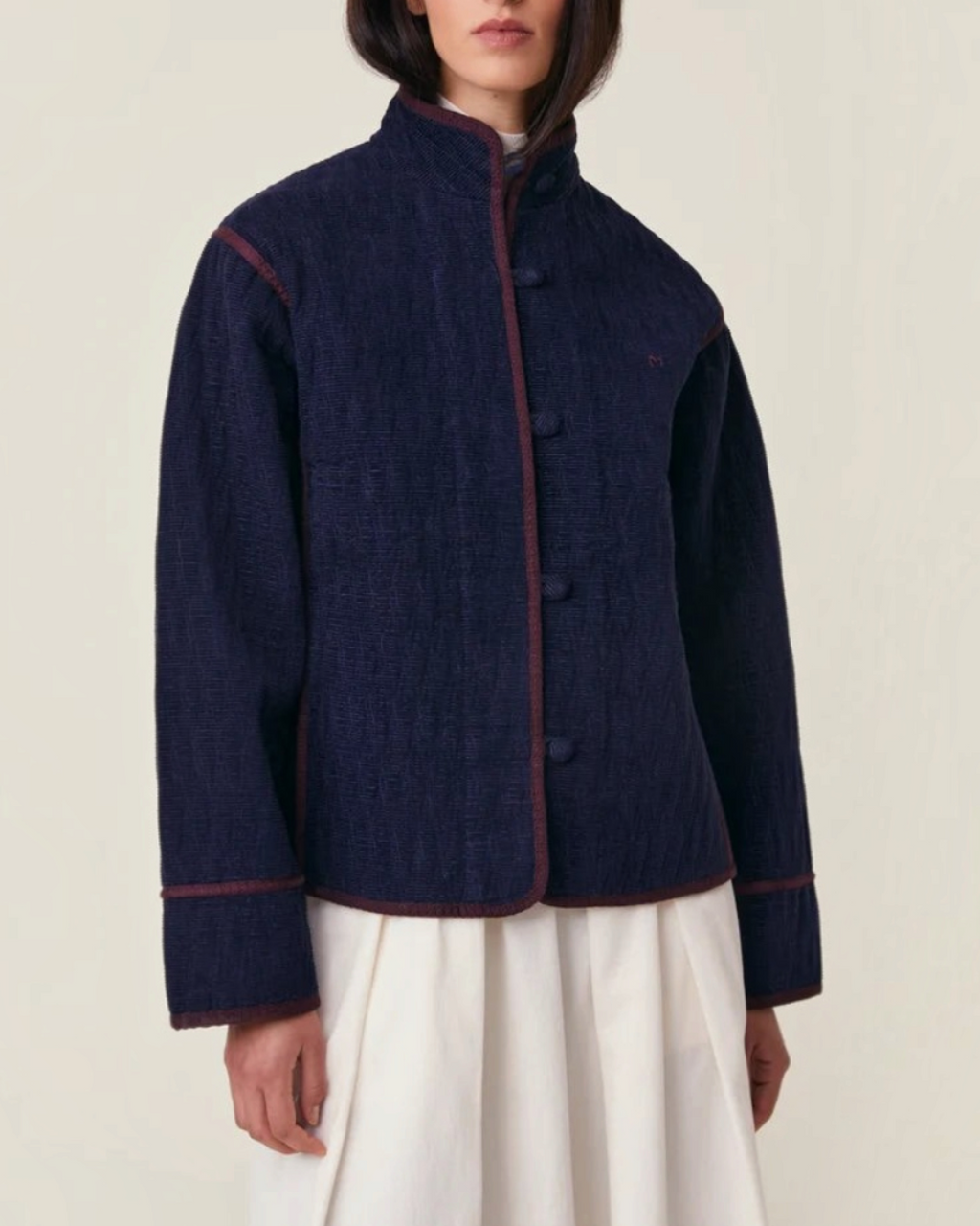 Veste Marianne Merci Paris en velours de coton bleu marine texturé avec passepoil contrastant et boutons recouverts