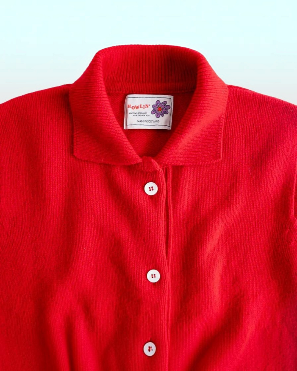 Cardigan polo rouge Merci Paris Howlin' en laine d'agneau fine avec col classique et boutons en nacre