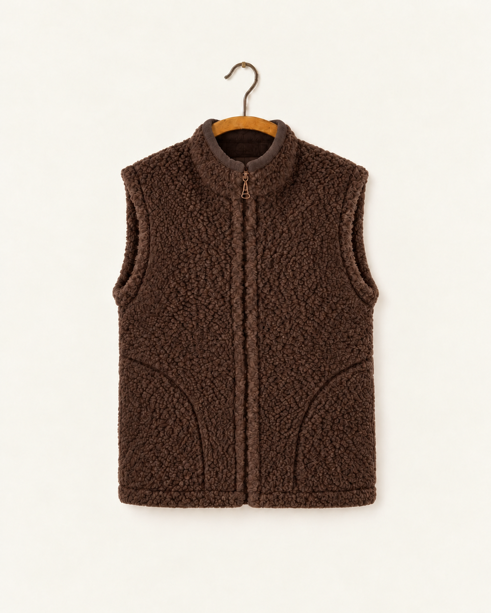Coldbreaker - Gilet Walker - Marron Foncé – vue de face sur cintre