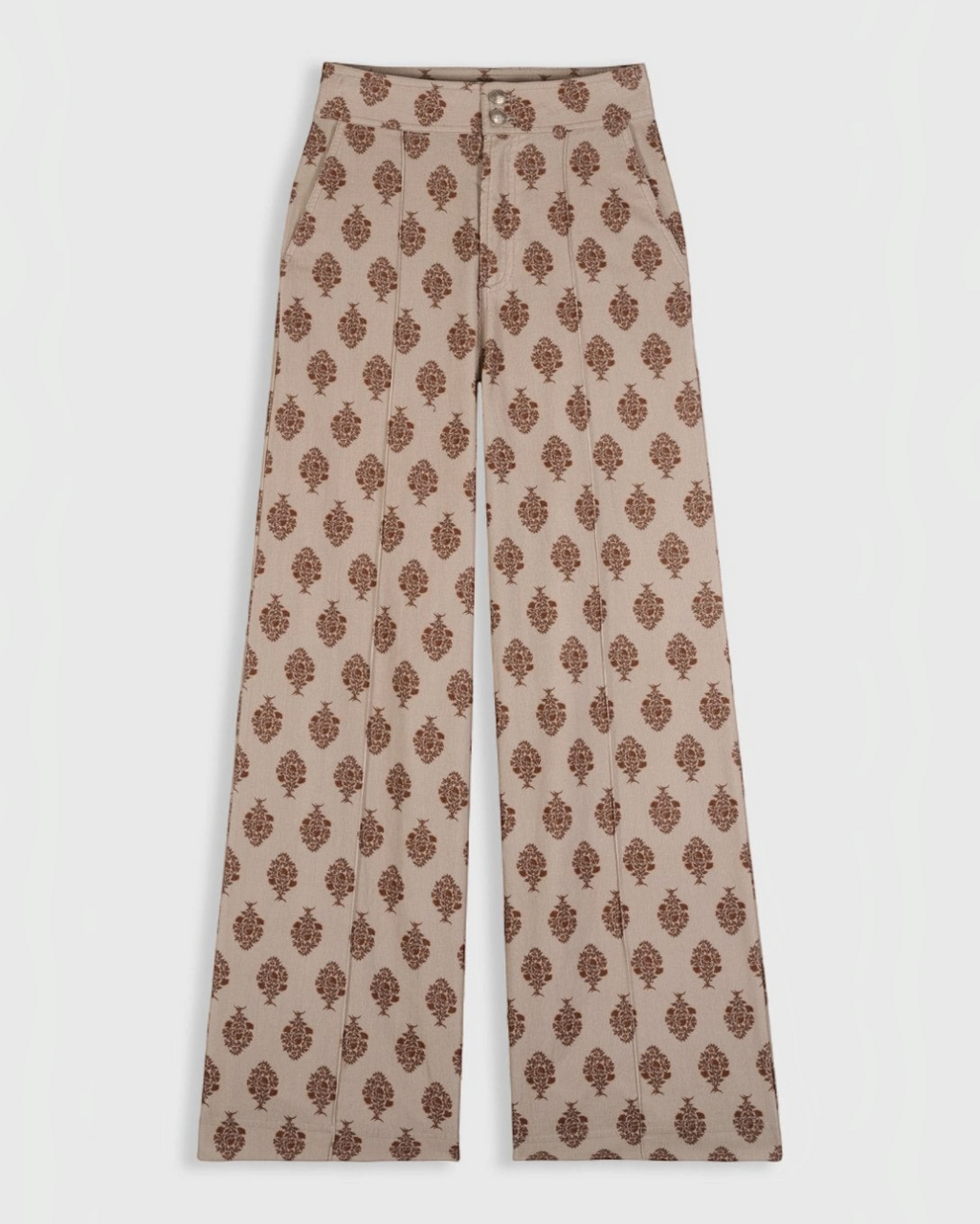 Pantalon Douglas Merci Paris par Maria De La Orden, coupe large beige à motifs floraux marron et plis structurés.