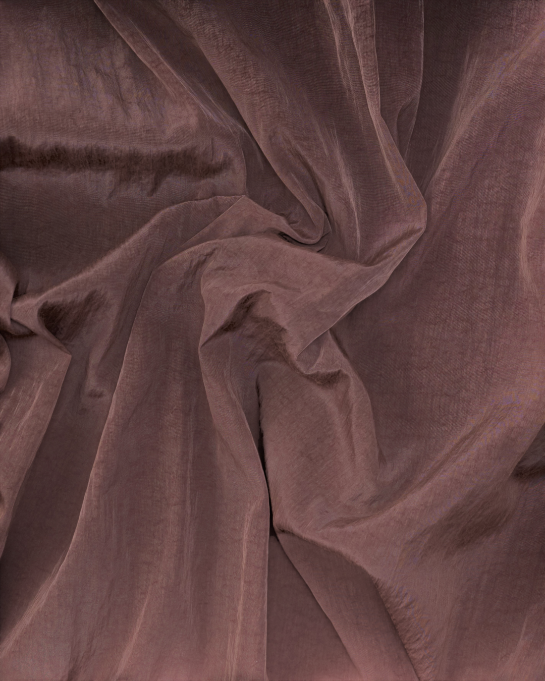 Gros plan sur le tissu mauve fluide et léger de la chemise TK de la marque Merci Paris, texture douce et froissée