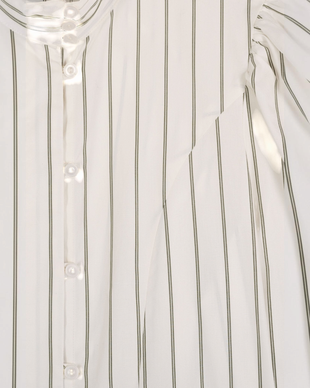 Chemise Iza Merci Paris en coton blanc à fines rayures kaki avec col mao et épaules bouffantes