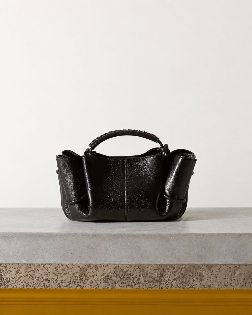 Hereu - Sac Arta Mini - Noir – Vue sur banc