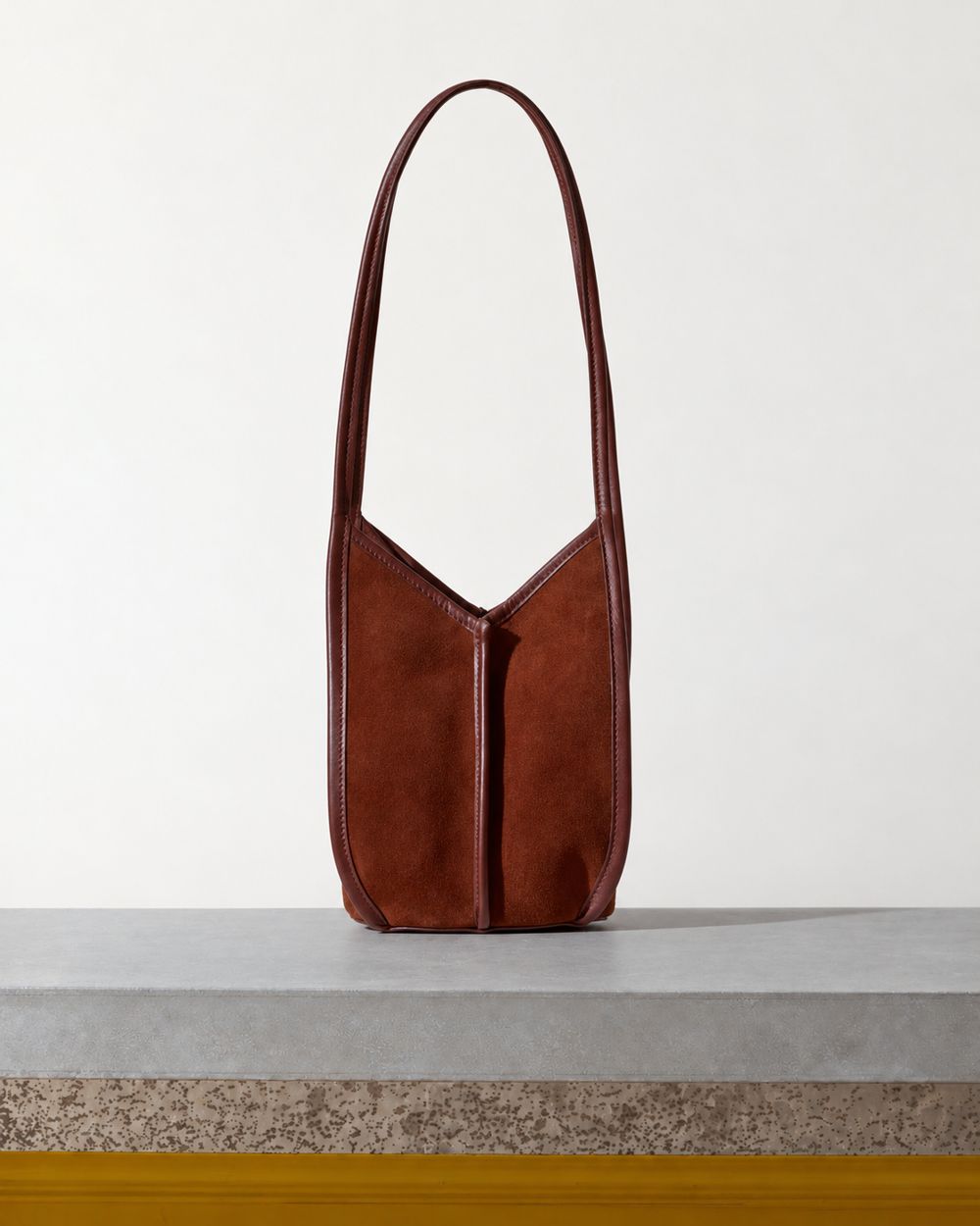 Hereu - Sac Seau Calella En Daim - Auburn – Vue sur banc