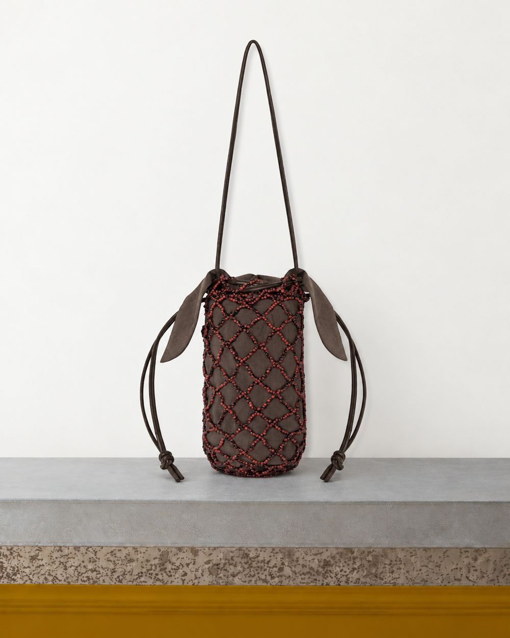 Cordera - Sac Filet Perles - Marron – Vue sur banc