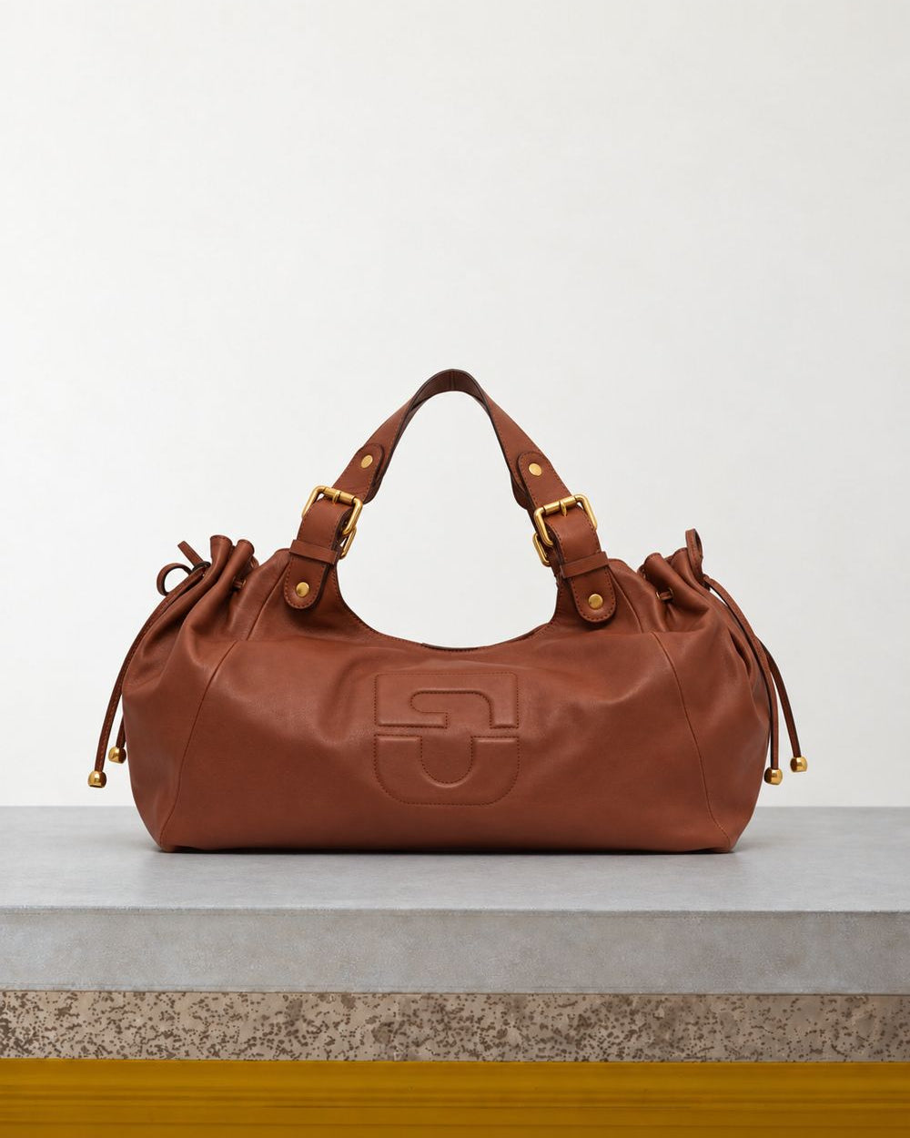 Gerard Darel - Sac À Main En Cuir Chiara - Marron – Vue sur banc