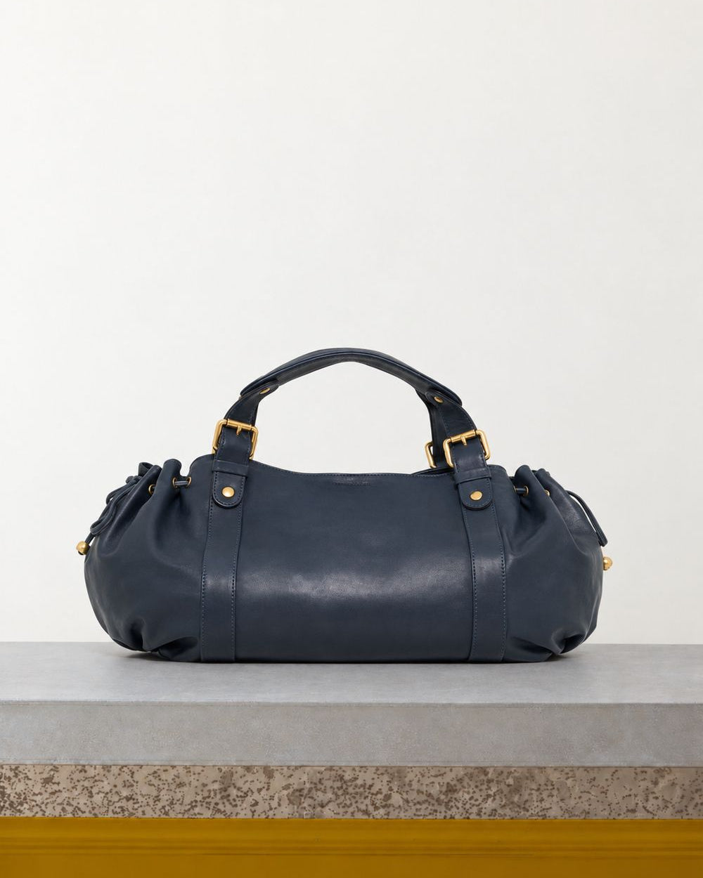 Gerard Darel - Sac À Main En Cuir 24H - Marine – Vue sur banc