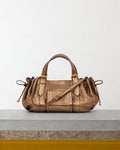 Gerard Darel - Sac À Main En Cuir Bubble Métallisé 18H - Or – Vue sur banc
