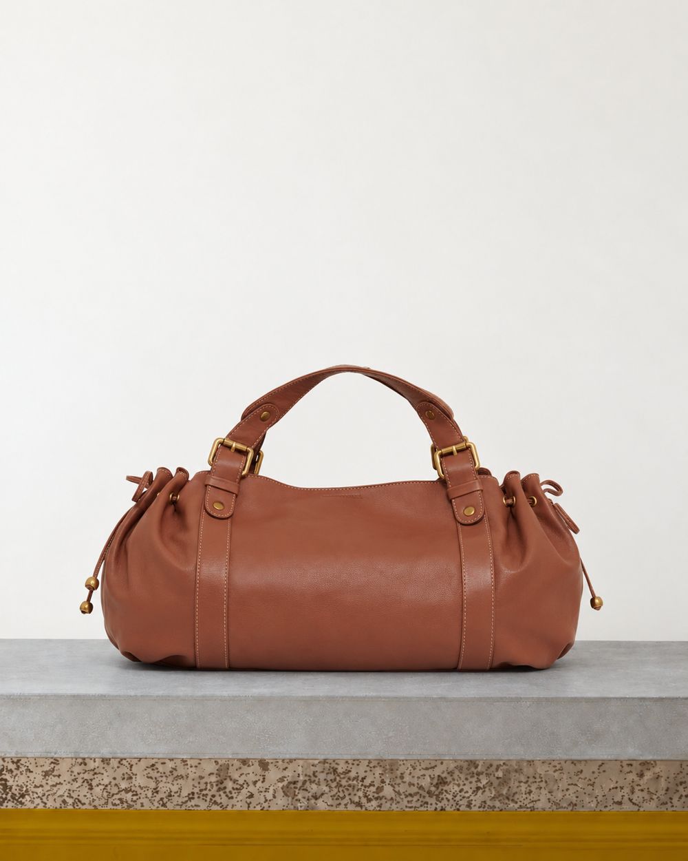 Gerard Darel - Sac À Main En Cuir 24H - Tan – Vue sur banc
