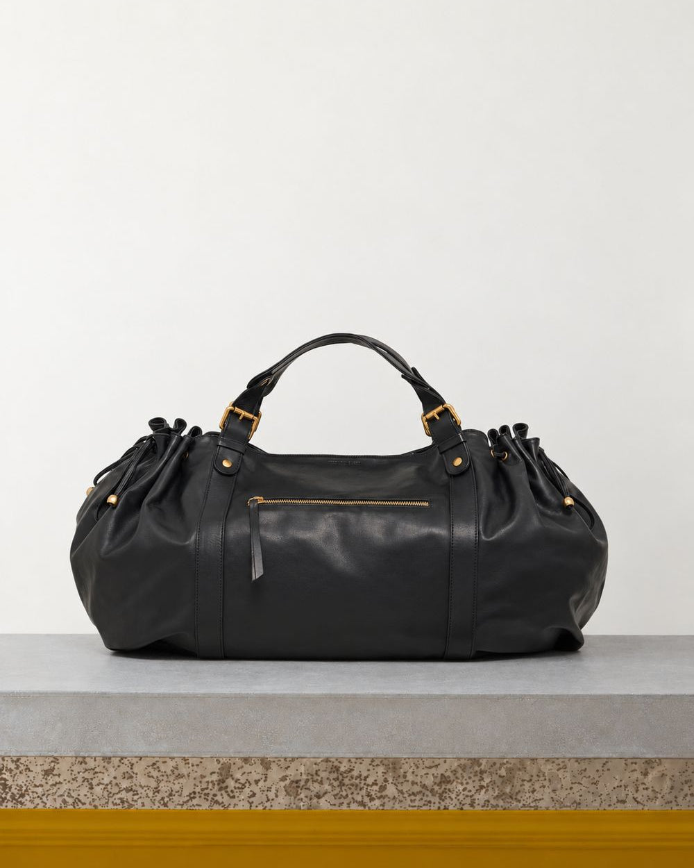 Gerard Darel - Sac De Voyage En Cuir 72H - Noir – Vue sur banc