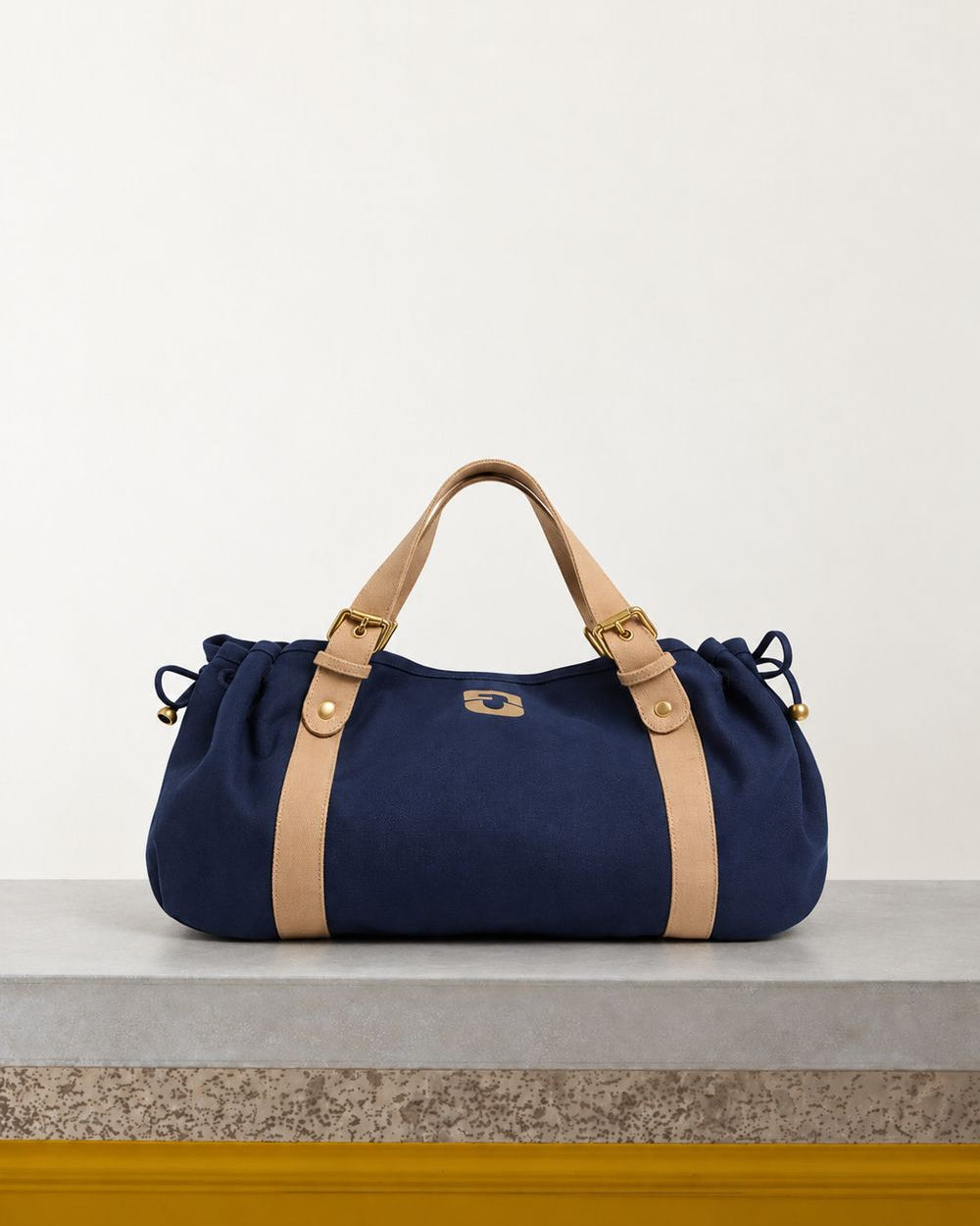 Gerard Darel - Sac À Main En Toile 24H - Marine – Vue sur banc