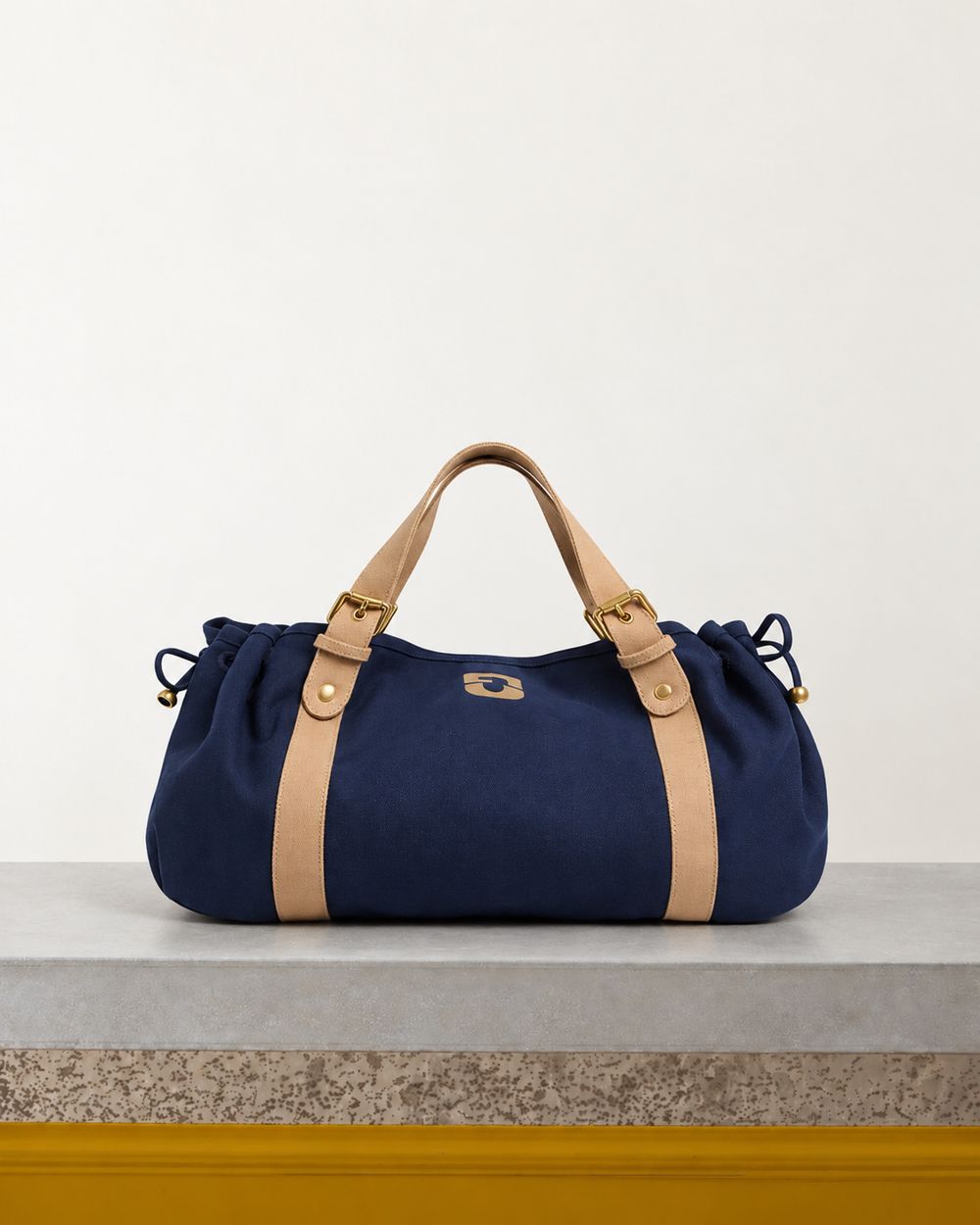 Gerard Darel - Sac À Main En Toile 24H - Marine – Vue sur banc