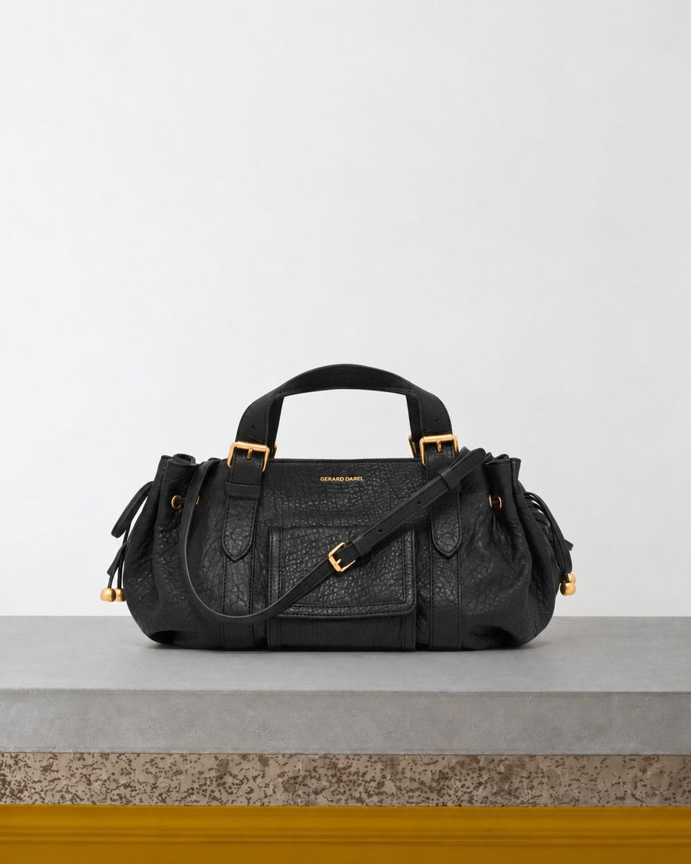 Gerard Darel - Sac À Main En Cuir Bubble 18H - Noir – Vue sur banc