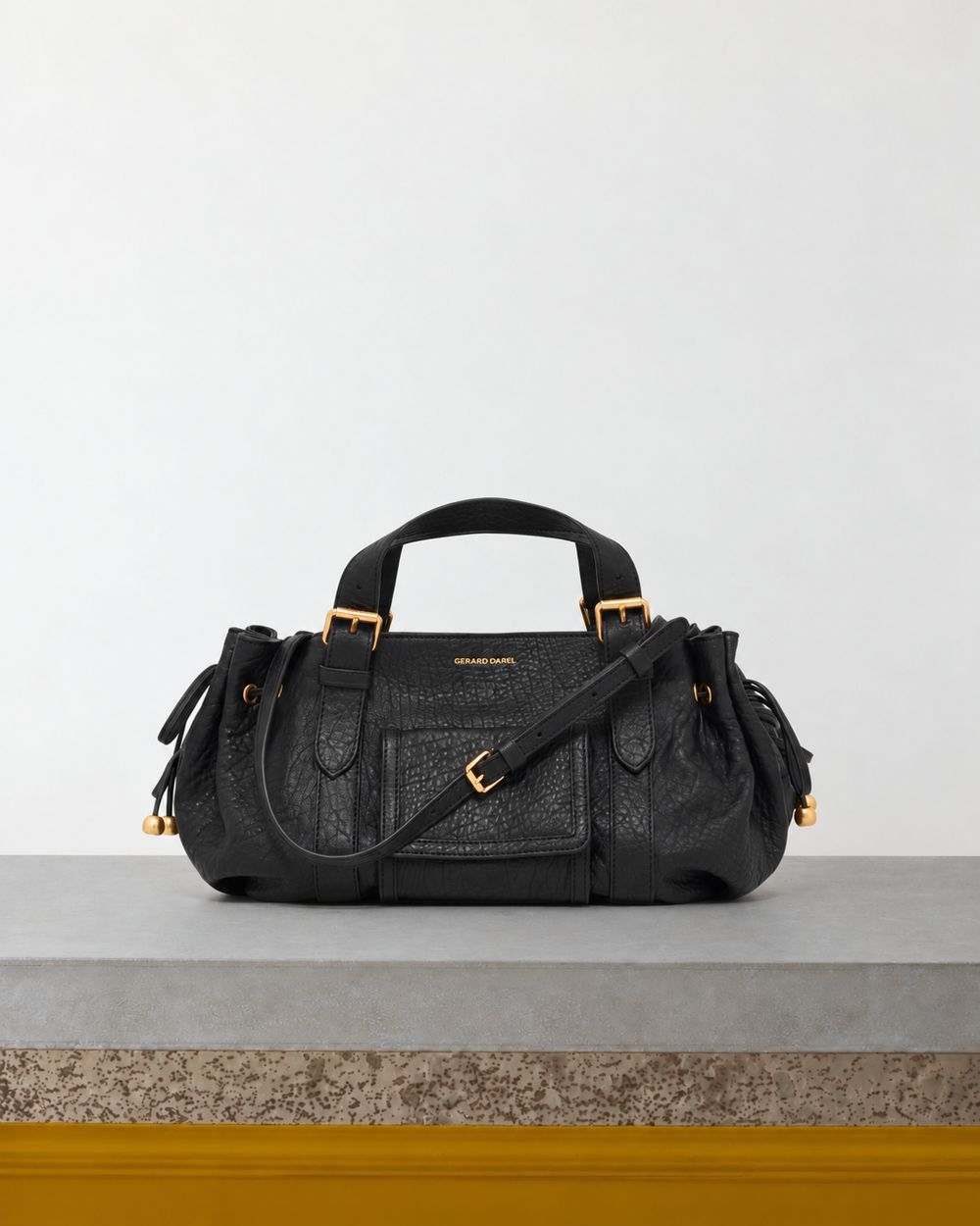 Gerard Darel - Sac À Main En Cuir Bubble 18H - Noir – Vue sur banc