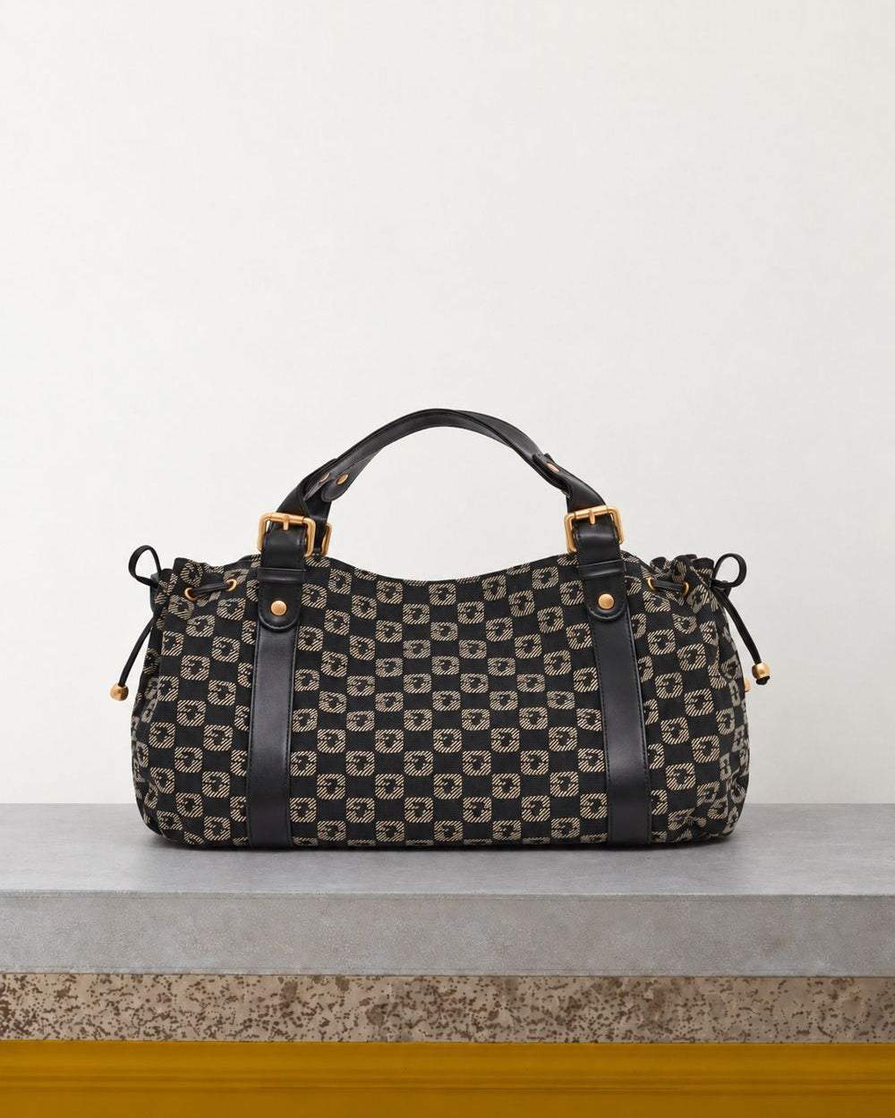 Gerard Darel - Sac À Main En Toile Jacquard 24H - Noir – Vue sur banc