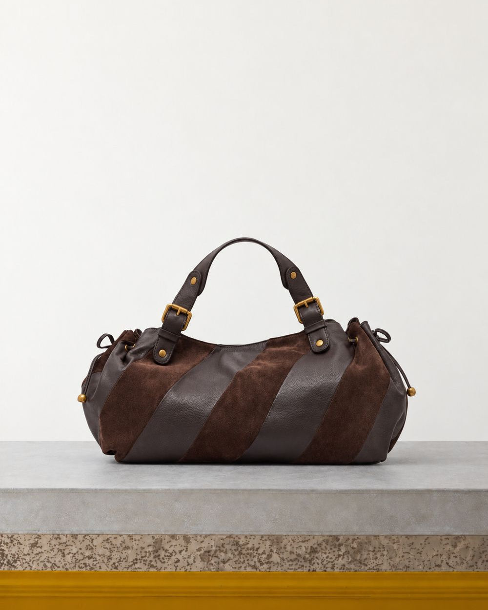 Gerard Darel - Sac À Main En Cuir 24H Patchwork - Marron – Vue sur banc