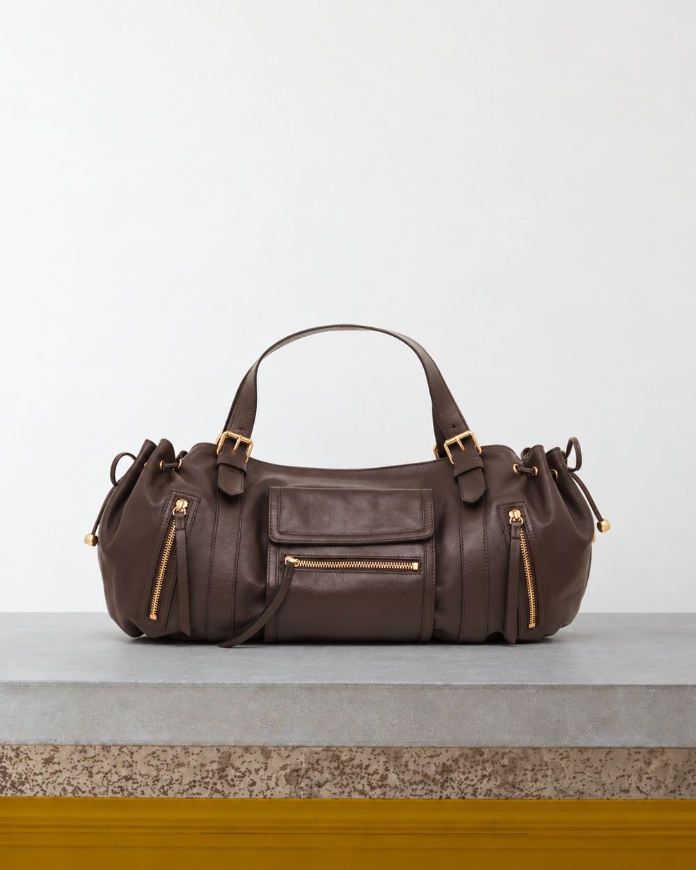 Gerard Darel - Sac Icones St Germain - Marron Foncé – Vue sur banc