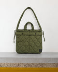 Taion - Sac Helmet Military matelassé - Olive – Vue sur banc