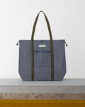 Gramicci - Tote Bag Utilitaire - Carreaux Marine – Vue sur banc